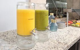 CoSuites Saltillo Hotel